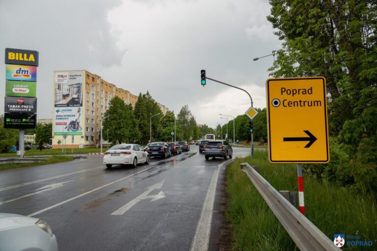 Pre uzavreté priecestie v Poprade sa tvoria kolóny, mesto upravilo signalizáciu pri nemocnici