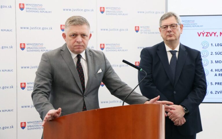 Fico sa opäť pustil do Zdechovského, svoje kydy a obvinenia bez dôkazov si má nechať pre seba – VIDEO