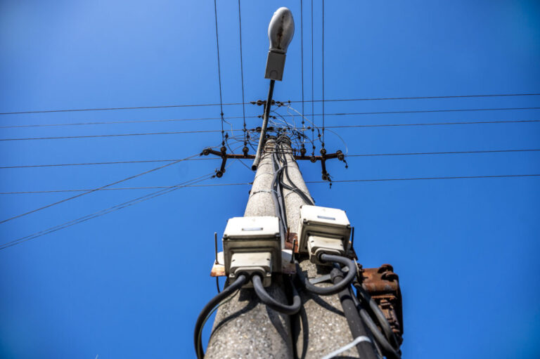 Na strednom Slovensku je stále bez elektriny viac ako 12-tisíc odberných miest