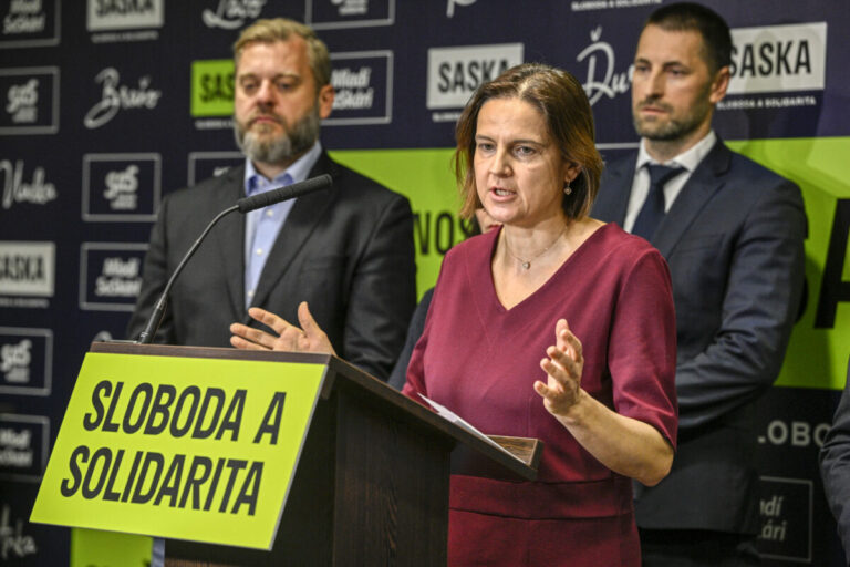 Kroky Ficovej vlády ohrozujú Slovensko, stopnutie eurofondov môže byť podľa liberálov len prvý krok – VIDEO