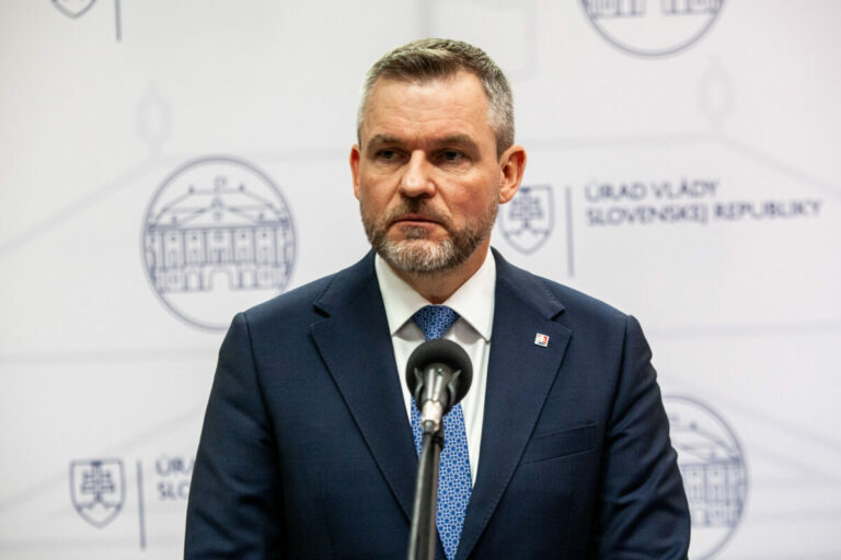 Petičné hárky na referendum môže falšovať umelá inteligencia, Pellegrini to nemá ako preskúmať
