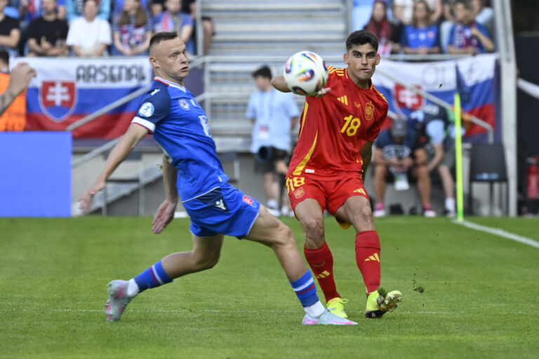 Top foto dňa (11. jún 2025): Jahodový Mesiac, EURO U21 2025, Remorkér Šturec a odpálenie rakety