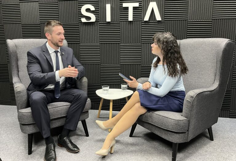 Uhrík: Zdechovský nech sa ide radšej starať o bitcoinovú kauzu jeho vlády a nie poučovať Slovensko – ROZHOVOR