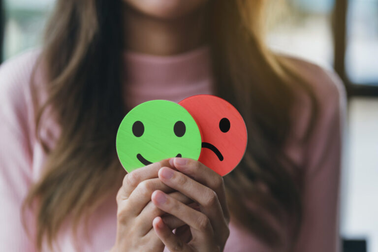 Naučili nás, že oddych je slabosť a úzkosť sme prijali ako normu: Psychologička radí, ako z kola von – ROZHOVOR