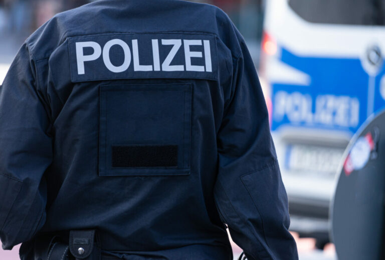 Zastrelili Afganca, ktorý v juhonemeckom meste nožom niekoľkokrát bodol policajta