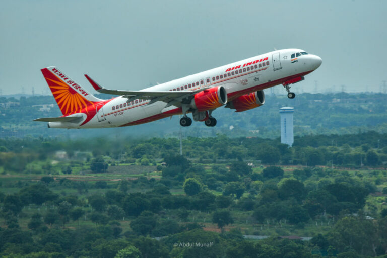 Let spoločnosti Air India z Phuketu do Naí Dillí sa pre bombovú hrozbu musel núdzovo vrátiť