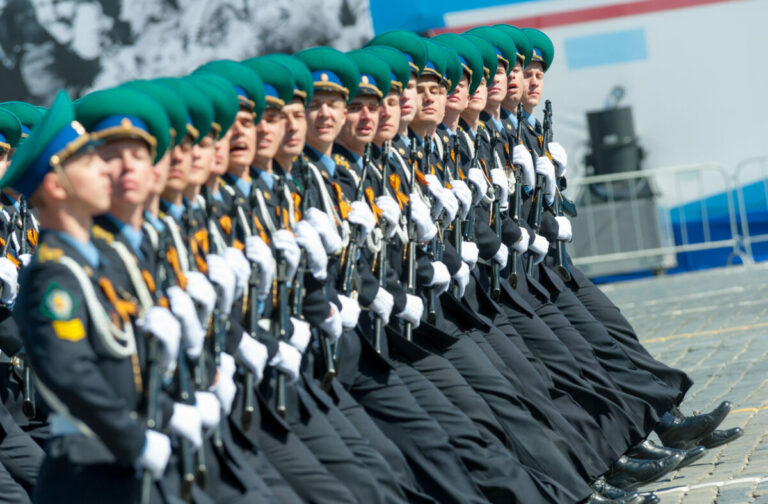 Nové preteky v zbrojení by podľa šéfa poľskej diplomacie mohli viesť k pádu Putinovho režimu