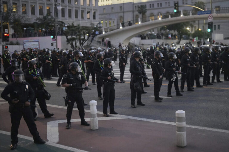 Trump protestujúcich v Los Angeles nazval „zvieratami“