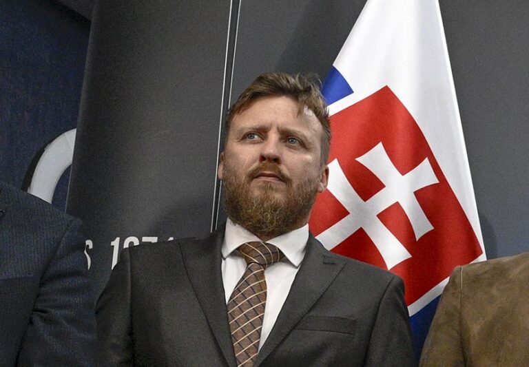 Splnomocnenec Kotlár si neplní svoju úlohu a straší ľudí, tvrdí prezident Pellegrini