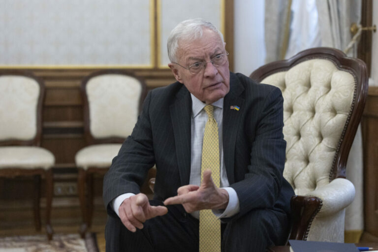 Ukrajinský útok na ruské strategické bombardéry je príkladom, ako si vynútiť mier, povedal Trumpov splnomocnenec