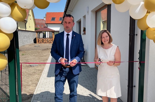 Vo Vajnoroch otvorili nové zariadenie pre seniorov, spoločnosť ich podľa Vlčeka bude potrebovať čoraz viac – FOTO