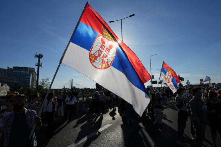 V Srbsku na protivládnych protestoch sa zišli ľudia v 30 mestách