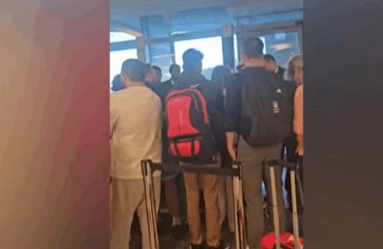 Dovolenka sa zmenila na horor: Slováci uviazli na letisku a chceli na nich zavolať policajtov