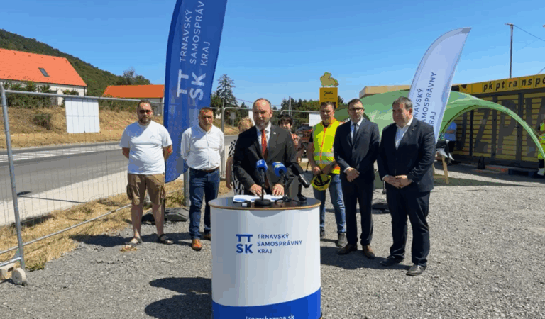 Po dlhých rokoch sa dočkali, v Horných Orešanoch sa začala rekonštrukcia cesty – VIDEO