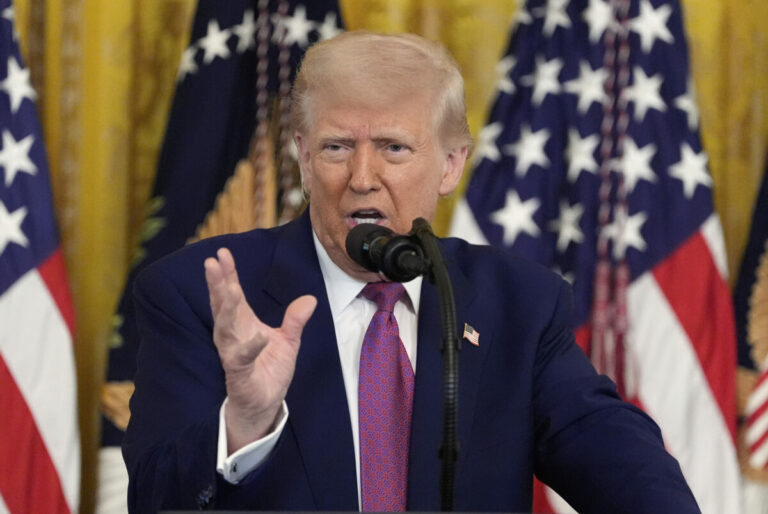 Trump je sklamaný z Ruska ale aj z Ukrajiny, že stále nedosiahli dohodu o mieri
