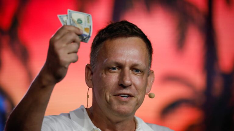 Peter Thiel práve kúpil veľký podiel v spoločnosti Ether Company Tom Lee a akcie stúpajú