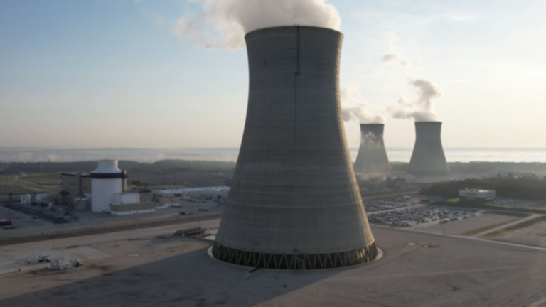 Westinghouse plánuje postaviť v USA 10 veľkých jadrových reaktorov, dočasný generálny riaditeľ hovorí Trumpovi