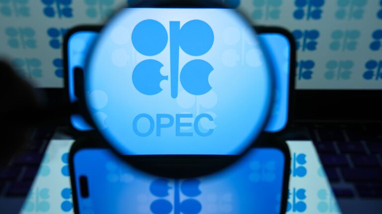 Členovia OPEC+ sa v auguste dohodli väčšie ako očakávané zvýšenie ropy