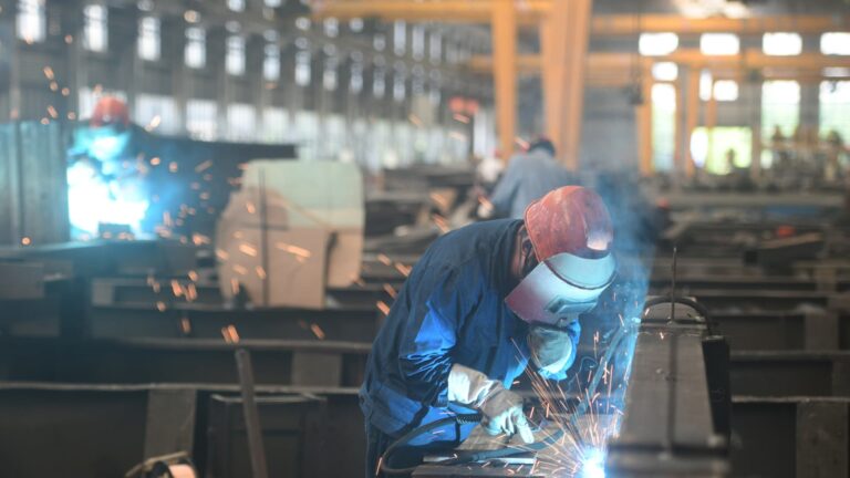 Čína Caixin PMI Factory Activity neočakávane sa v júni rozširuje
