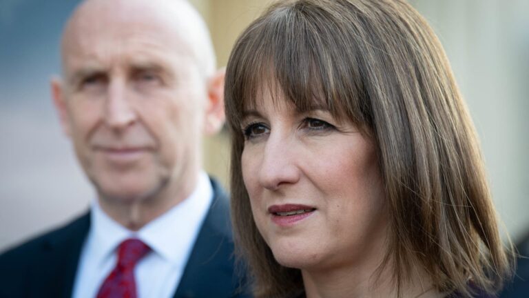 Veľká Británia v Dire Straits po trhoch s hrkálkami ministra financií.