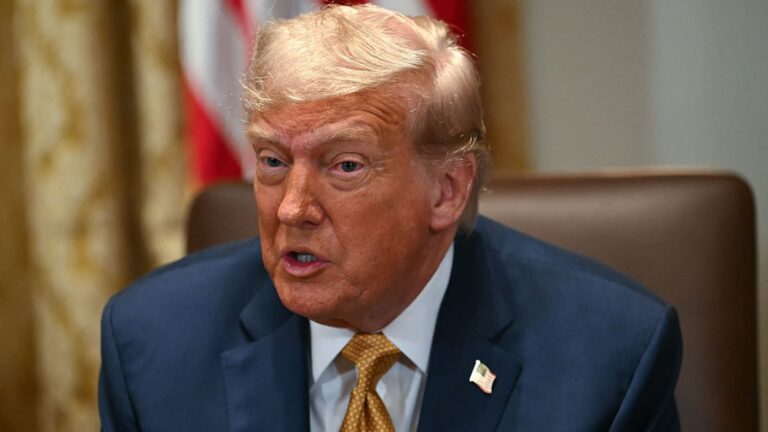 Trump tvrdí, že na dovoz medi uvalí 50% tarify