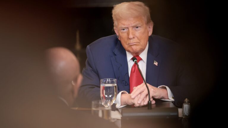 Trump AG hľadať prepustenie prepisov veľkej poroty Jeffrey Epstein