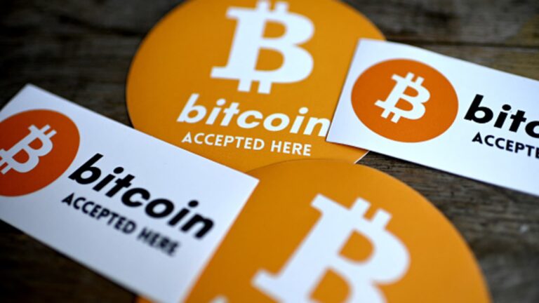 Bitcoin zasiahne nové najvyššie maximá, ktoré prechádzajú 120 000 dolárov, poháňané prítokom ETF