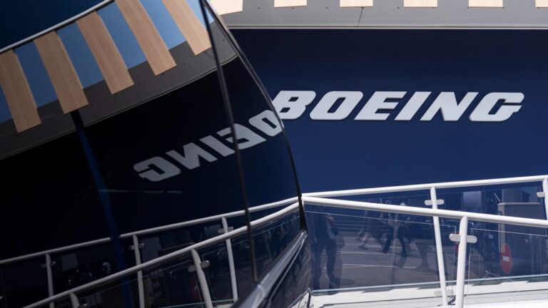 Boeing sa zlepšuje. Môže to generálny riaditeľ Kelly Ortberg udržať?