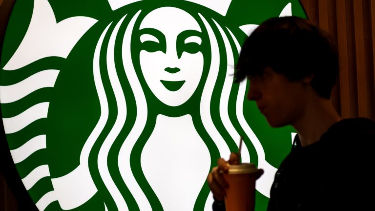 Starbucks (SBUX) Q3 2025 Výnosy