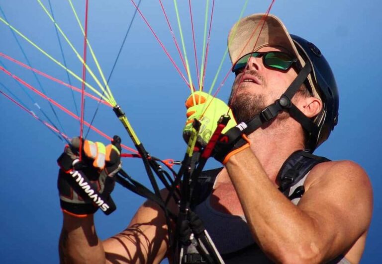 Felix Baumgartner, známy rakúsky „vesmírny skokan“, zomrel pri nehode v Taliansku