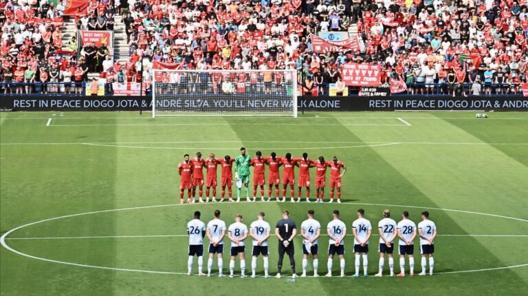 FC Liverpool si emotívne uctil zosnulého Jotu víťazstvom nad Prestonom North End