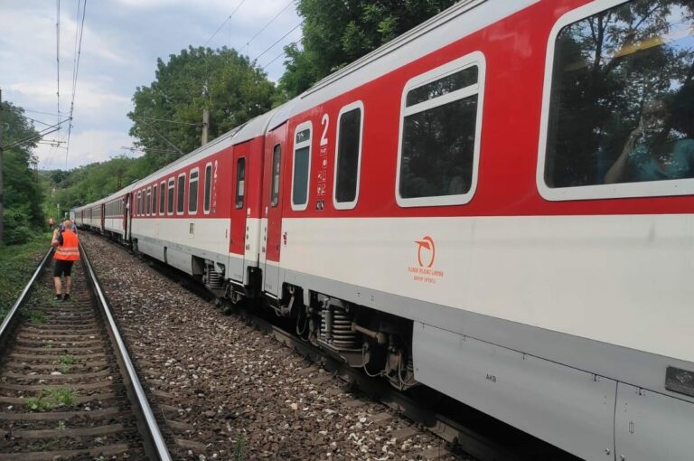 Smrteľná nehoda na železnici medzi Lamačom a Hlavnou stanicou v Bratislave, muž zrážku s vlakom neprežil – FOTO