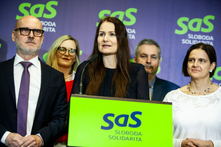 Ministerstvo vnútra dostalo pokutu za preloženie vyšetrovateľa Petra Juhása, upozornila Holečková