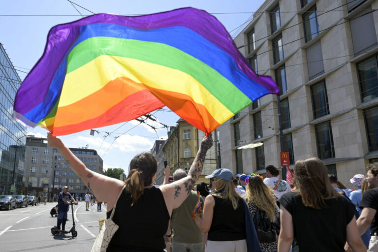 Tohotoročný Dúhový Pride mal podľa mimovládok rekordnú účasť, spočítali vyše 16-tisíc tvárí – FOTO