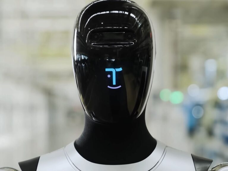 Prvý robot odhalil, ktorý môže bežať sám a meniť svoje vlastné batérie