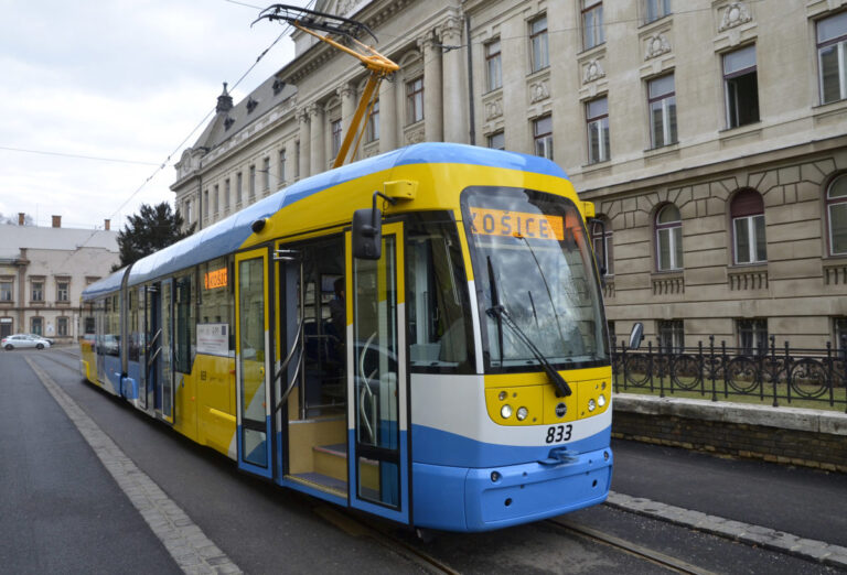 Križovatka VSS v Košiciach prešla úpravou semaforov, zmena súvisí s rekonštrukciou električkovej trate – FOTO
