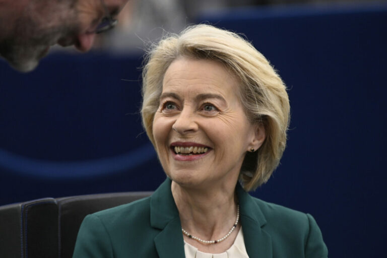 Europoslanci veľkou väčšinou hlasovali proti návrhu na vyslovenie nedôvery Von der Leyenovej