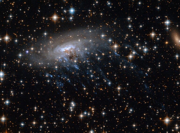 Astronómovia objavujú galaxiu medúzy s „chápadlámi“ v hlbokom priestore