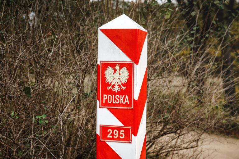  Poľsko obnovilo hraničné kontroly s Nemeckom a Litvou  