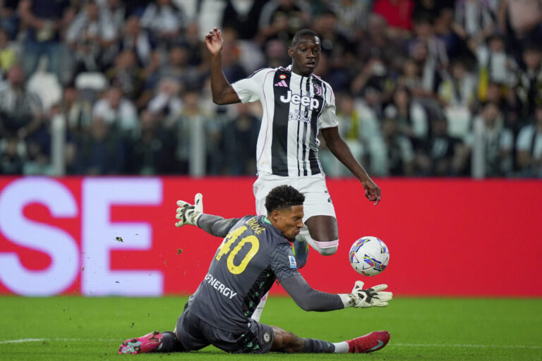 Brankára Udinese zbavili obvinení z ovplyvňovania zápasov, dostal však dvojmesačný dištanc za porušenie fair play