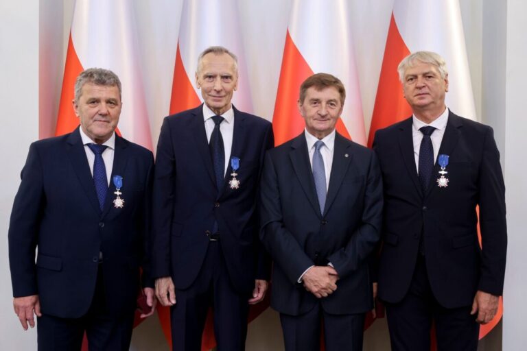 Figeľ si prevzal vysoké poľské štátne vyznamenanie, prezident Duda ho udelil aj ďalším dvom Slovákom – FOTO