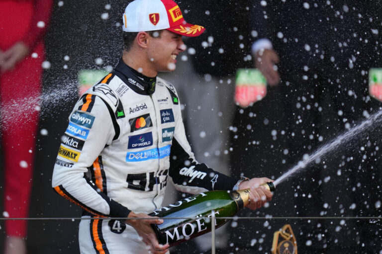 Norris ovládol Veľkú cenu Rakúska, Verstappen havaroval po kolízii s Antonellim