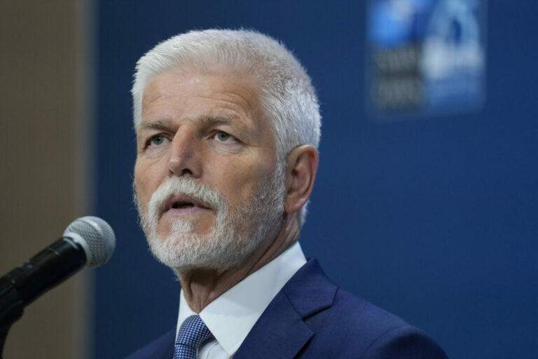 Český prezident Pavel podpísal zákon, ktorý kriminalizuje komunistickú propagandu