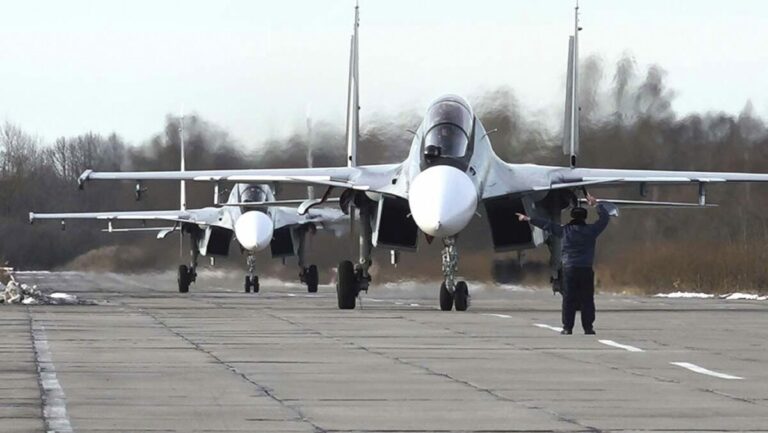 Útok na letisko na juhu Ruska zničil výcvikový stíhací stroj Su-27UB