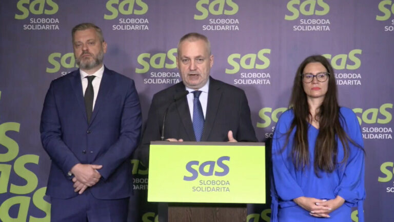 SaS spúšťa hromadnú pripomienku. Vláda podľa nej mení volebné pravidlá tak, aby umlčala opozíciu – VIDEO
