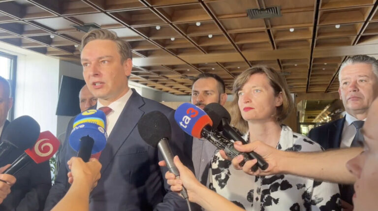 Minister spravodlivosti je na dovolenke a právny štát sa podľa opozície rozpadá. Vančo hovorí o „novom Harabinovi“- VIDEO
