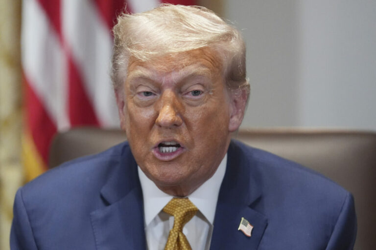 Trump vraj Putinovi v minulosti hrozil zbombardovaním Moskvy, aby ho odradil od útoku na Ukrajinu