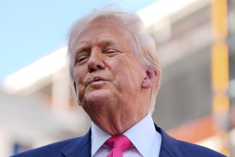Trump navrhuje zníženie cien liekov o 1 500 %. Čelí posmechu, no tvrdí, že využíva svoj talent