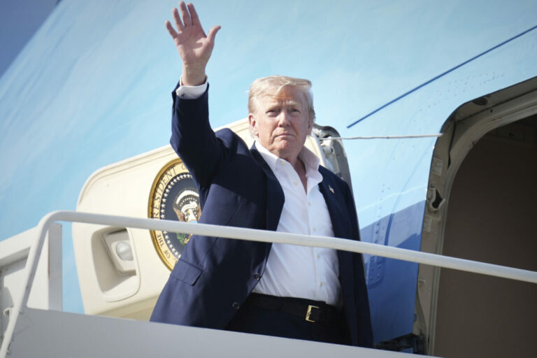 Ak Putin do desať dní neukončí boje na Ukrajine, bude čeliť sankciám, vyhlásil Trump