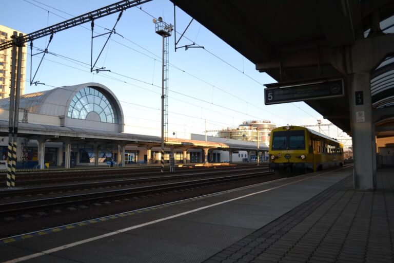 Nočné trúbenie vlakov v Petržalke spôsobila porucha, znefunkčnila aj šesť železničných priecestí